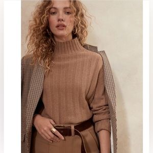 Banana republic, Italian Merino Turtleneck Sweater, Camel Heather, Like new, XS